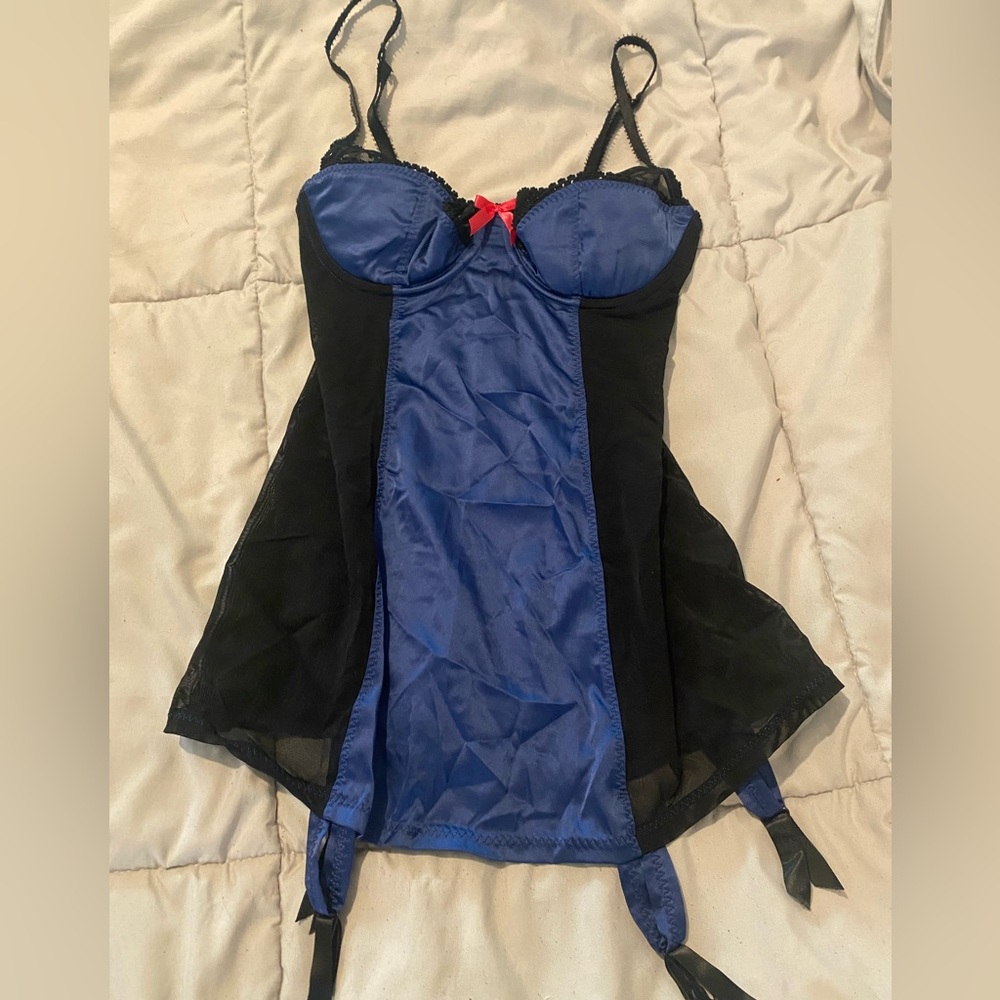 Victoria's Secret Slip with Garters - Size 34B